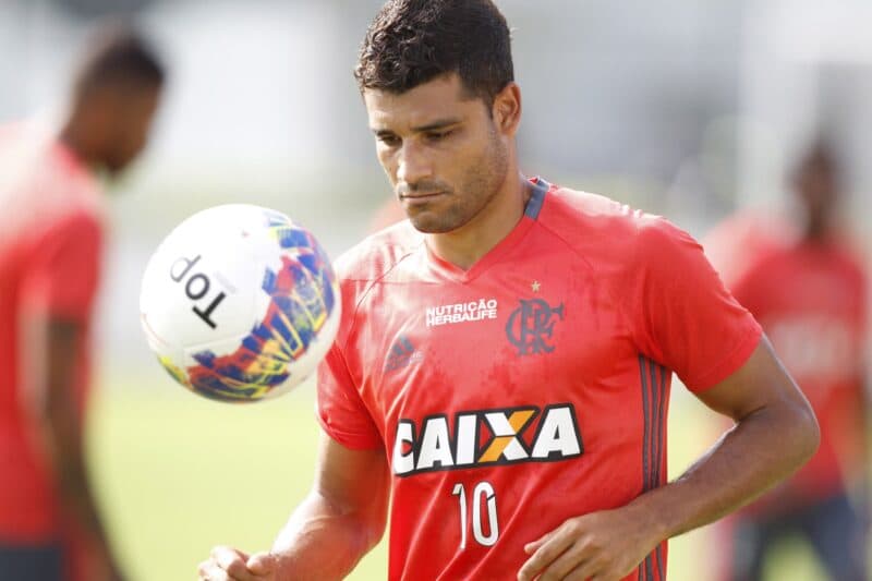 Histórico médico de Ederson refletiu na performance do jogador no Flamengo