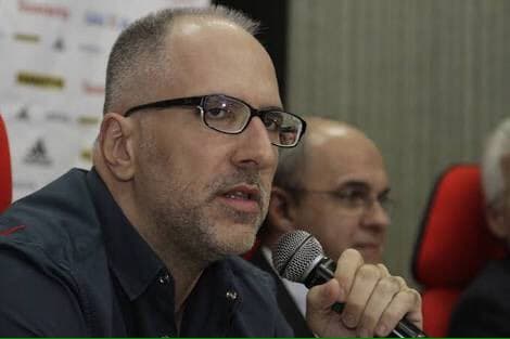 Tabet com Bandeira; ex-presidente é o principal ofendido por perfil fake