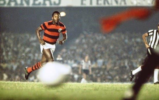 Pelé com a camisa do Flamengo; Rei do futebol morreu nesta aos 82 anos