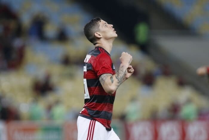 Ronaldo no Maracanã com a camisa do Flamengo.