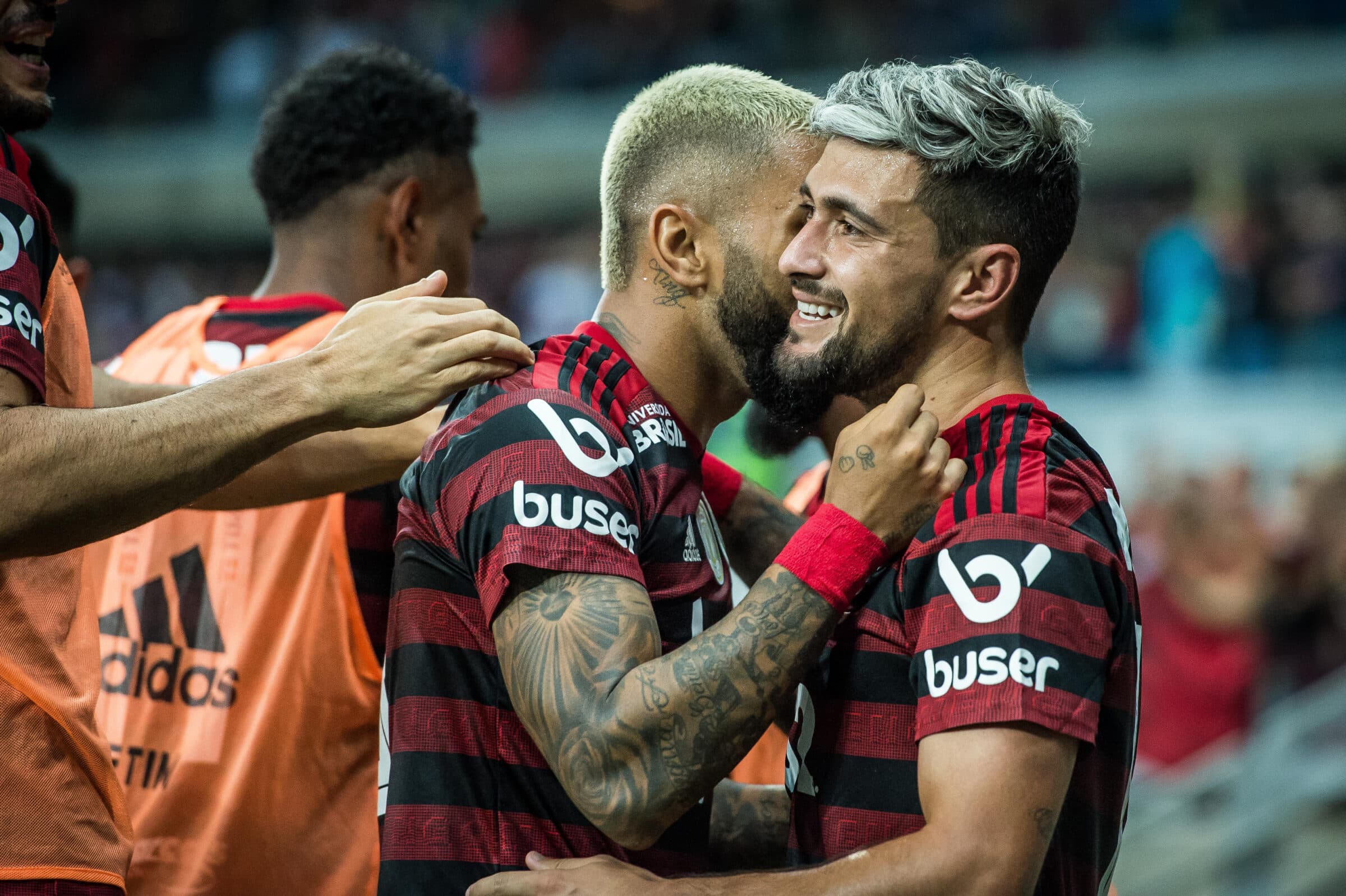 narrações da vitória do Flamengo contra o Cruzeiro