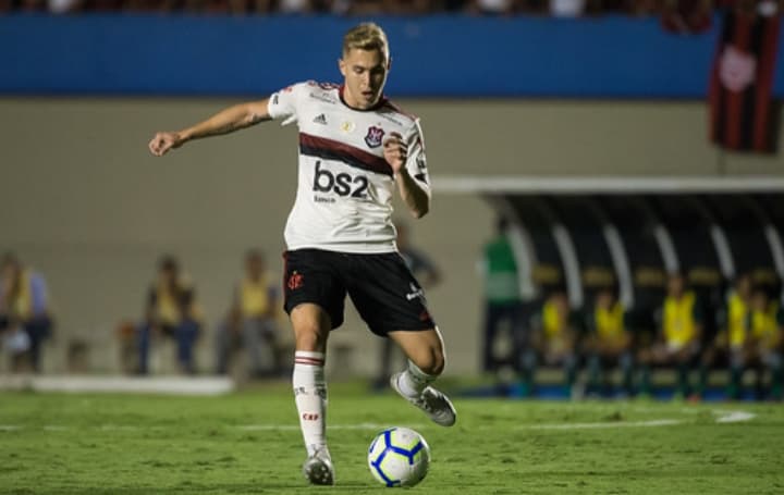 Piris da Motta vira alvo de críticas nas redes sociais