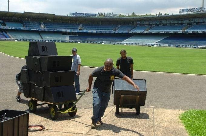 Homem das caixas de som