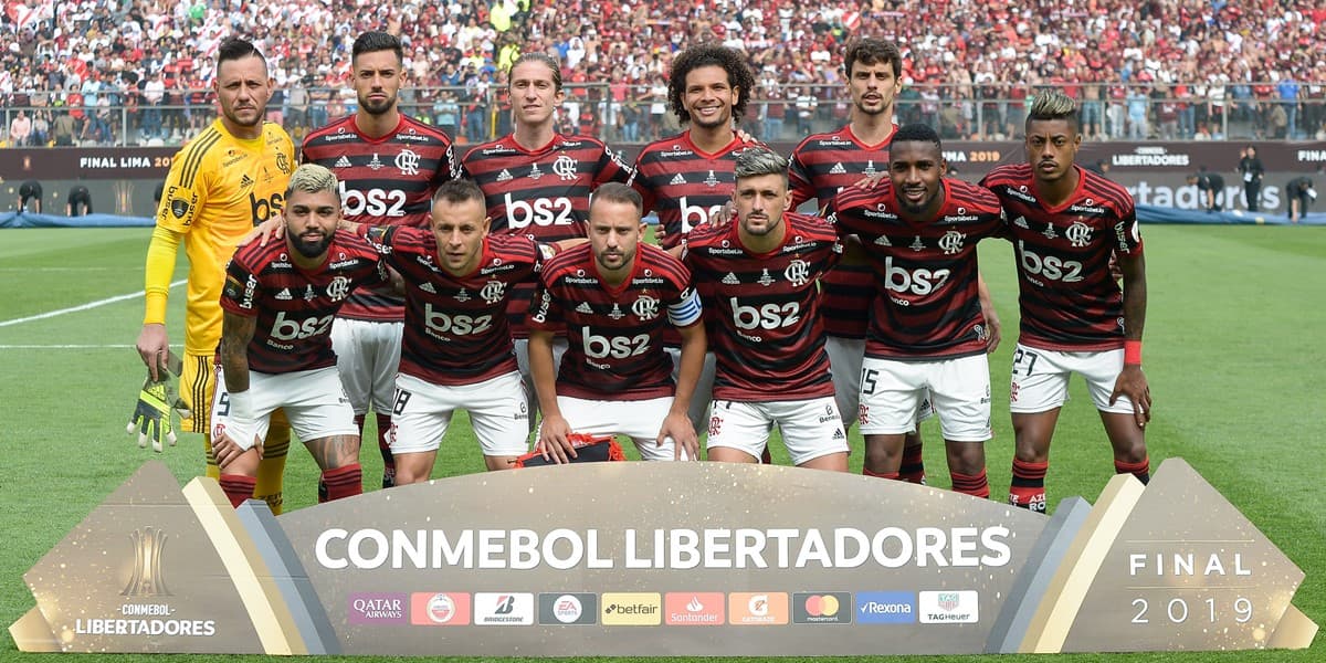 jogadores do flamengo posam para foto