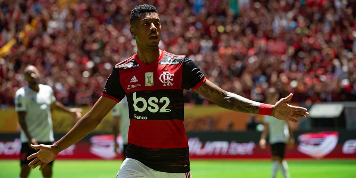 Bruno Henrique com a camisa do flamengo
