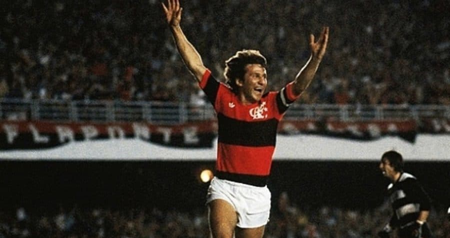 Zico comemorando gol pelo Flamengo