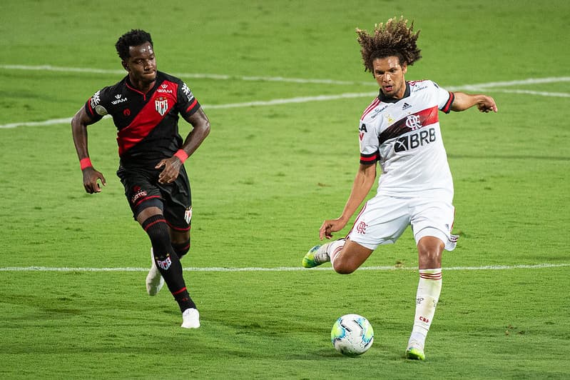 Por lesão e escolha do próprio técnico, o rival desembarca com jogadores a menos para o confronto com o Flamengo no Maraca, pelo Brasileirão