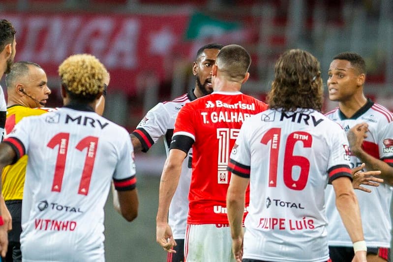 Arbitragem que já prejudicou o Flamengo contra o Internacional pelo Brasileirão, é escalada para apitar as quartas de final da Copa do Brasil