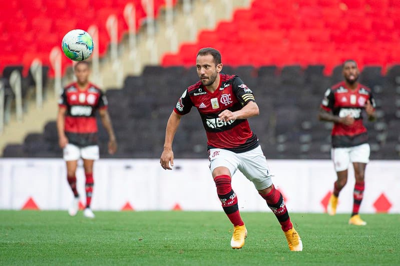 Meia de campo entra no lugar de Philippe Coutinho, que está lesionado, para o jogo contra a Venezuela