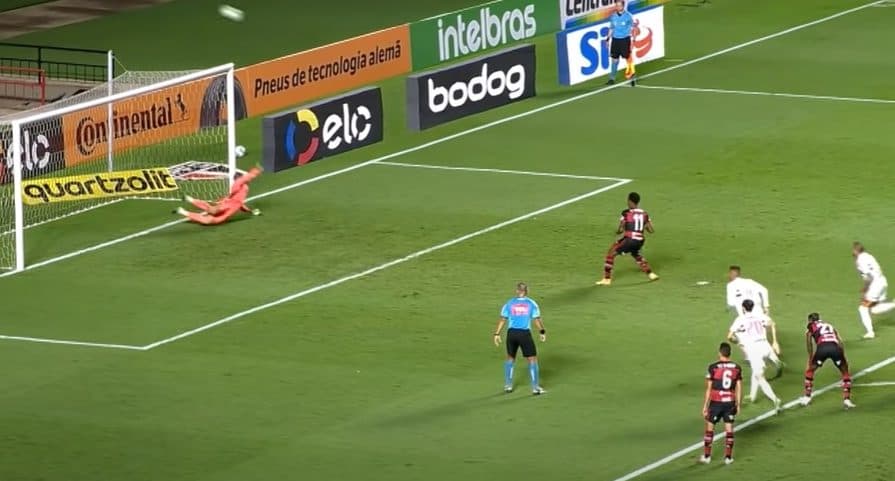 vitinho pênalti flamengo 2020