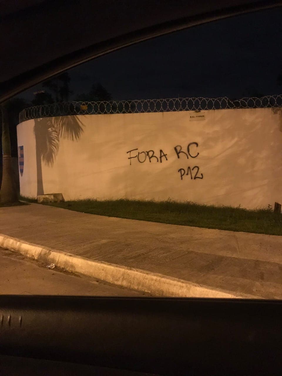 Ninho do Urubu amanheceu pichado