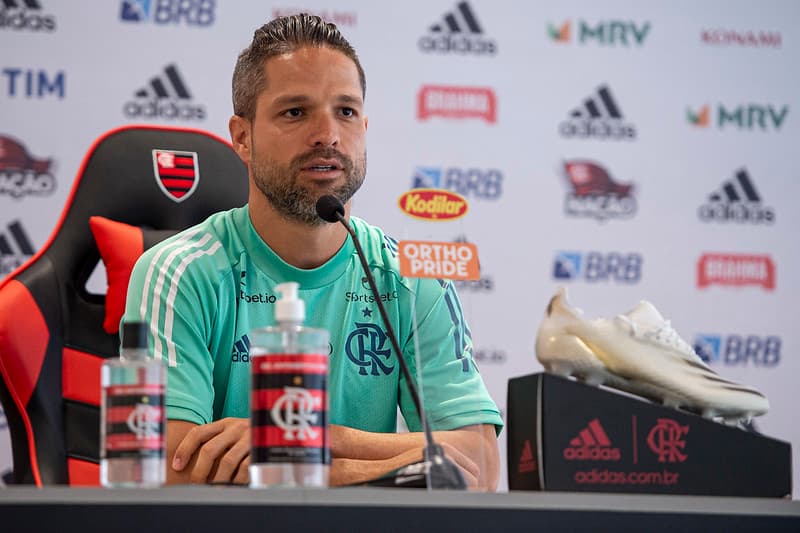 Diego Ribas realizou uma entrevista coletiva na manhã desta sexta-feira, 19, e respondeu perguntas relacionadas ao jogo mais importante do Brasileirão