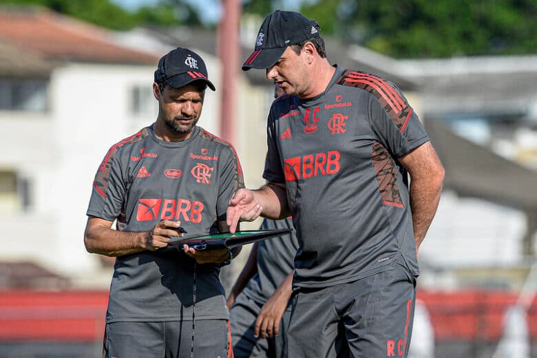 treinador do Flamengo Maurício Souza e Rogério Ceni Flamengo deve ter reforços