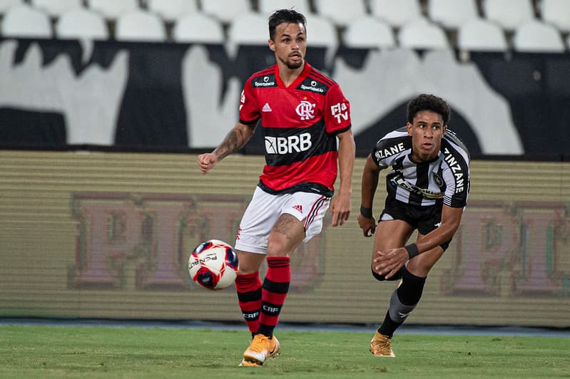 Últimas Notícias: Flamengo acerta venda de Michael e chegada de Marinho