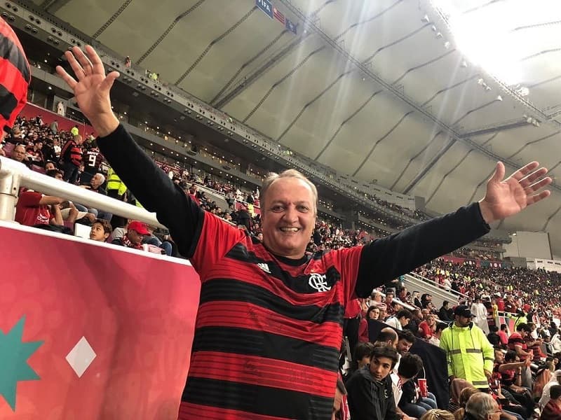 Leandro com a camisa do Flamengo; ídolo do Mengão participará de sessão de fotos e autógrafos com a presença de torcedores no Espaço essência rubro-negra