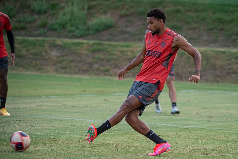 Flamengo x Vasco: Bruno Viana pode ser titular, Pedro fica fora