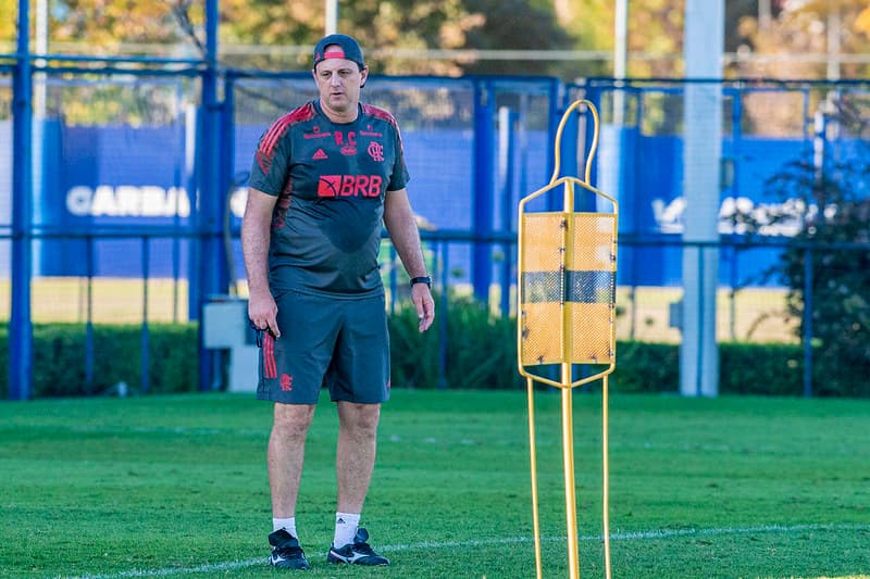 Ceni Flamengo treina na Argentina para jogo contra o Vélez