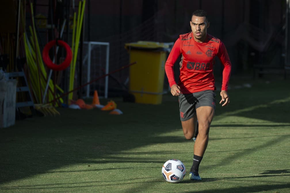 Matheuzinho pode ser a novidade do Flamengo na Supercopa