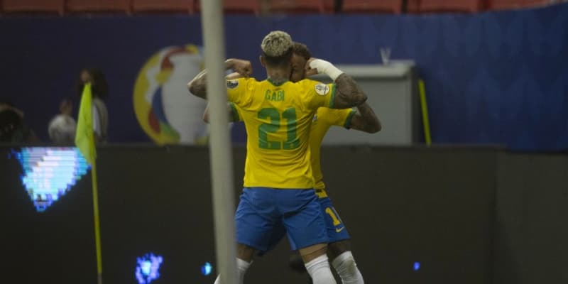 gabigol comemora gol pela seleção brasileira