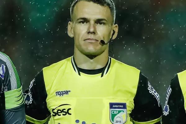 Árbitro jovem apita Flamengo x Chapecoense