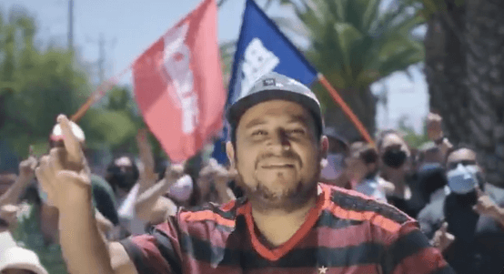 Torcedor do Flamengo na campnha de Gabriel Boric