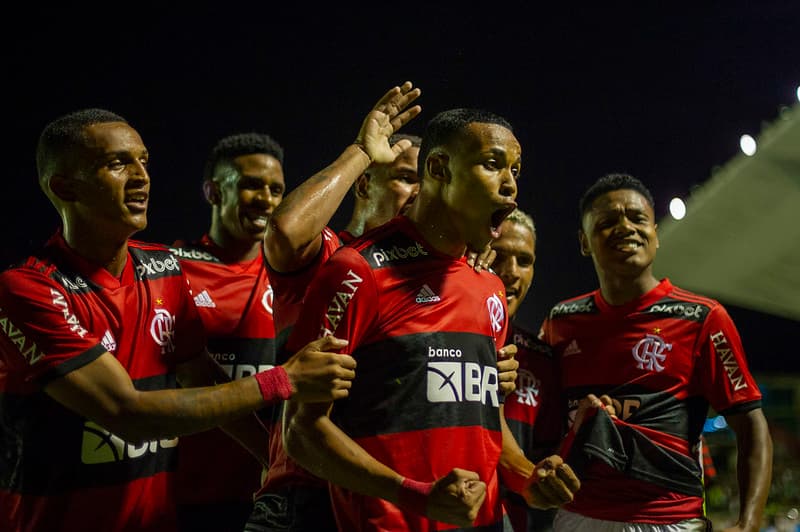 Torcedores do Flamengo reagem à estreia de Lázaro no Campeonato Carioca