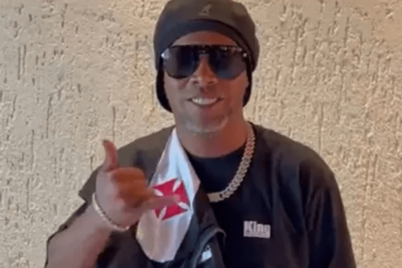 Ex-jogador do Flamengo, Ronaldinho é garoto-propaganda de novo patrocinador do Vasco no Campeonato Carioca