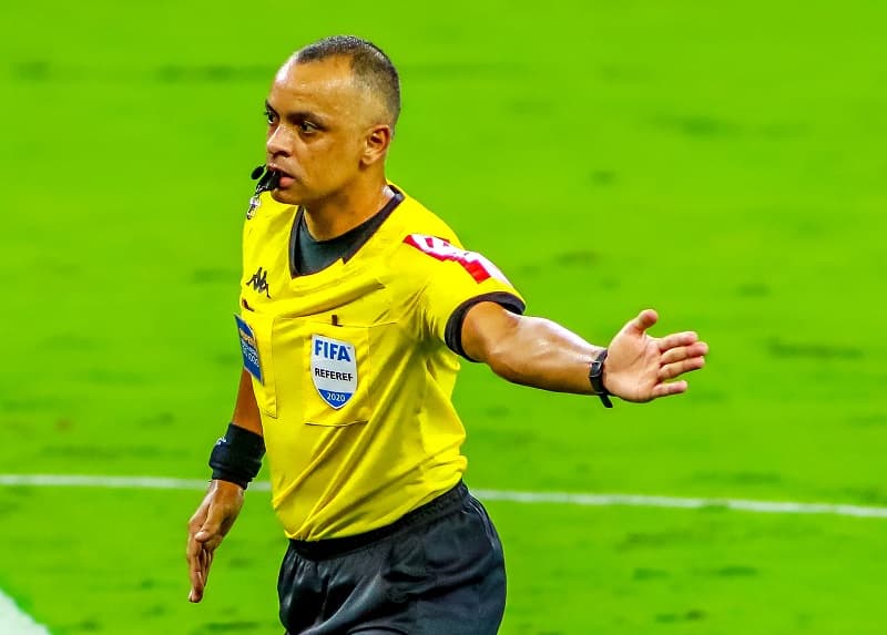 Wilton Pereira Sampaio é um dos árbitros escolhidos pela FIFA para Copa do Mundo