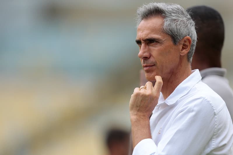 Paulo Sousa encontra soluções defensivas contra o São Paulo