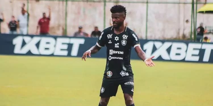 erick flores no remo após passagem pelo Flamengo