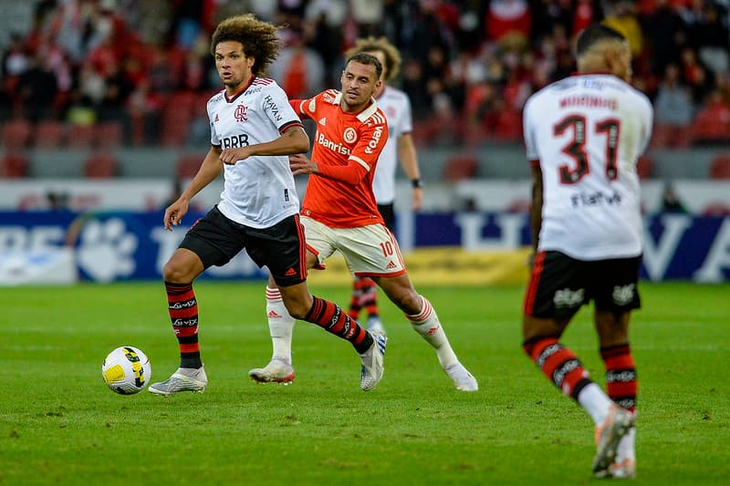Willian Arão críticas contrato
