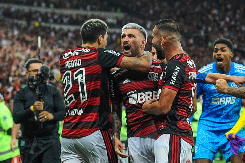 Jornalista se impressiona e diz que atuação contra o Atlético é a melhor desde a era Jorge Jesus