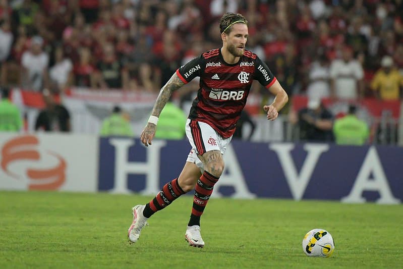 Léo Pereira vive boa fase como titular do Flamengo