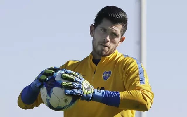 Goleiro Agustín Rossi com a camisa do Boca Juniors; goleiro é a nova contratação do Flamengo, novo patrocinador na camisa e as últimas notícias do Flamengo