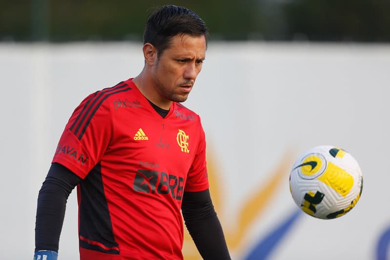 Diego Alves treina no Ninho do Urubu