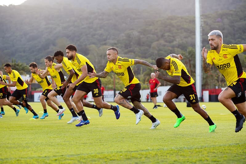 Com problemas de lesões, Flamengo investiu em profissionais e diminuiu número de jogadores machucados