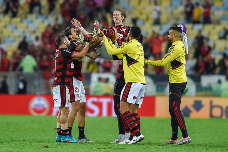 Jogadores comemoram vitória sobre o Palmeiras