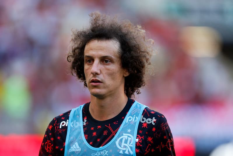 David Luiz olha fixadamente em jogo do flamengo