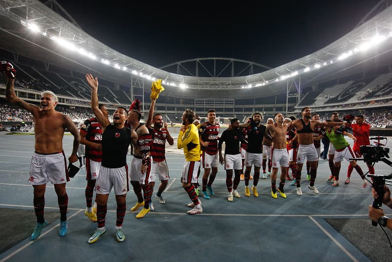 Flamengo comemora vitória no Engenhão sobre o Botafogo