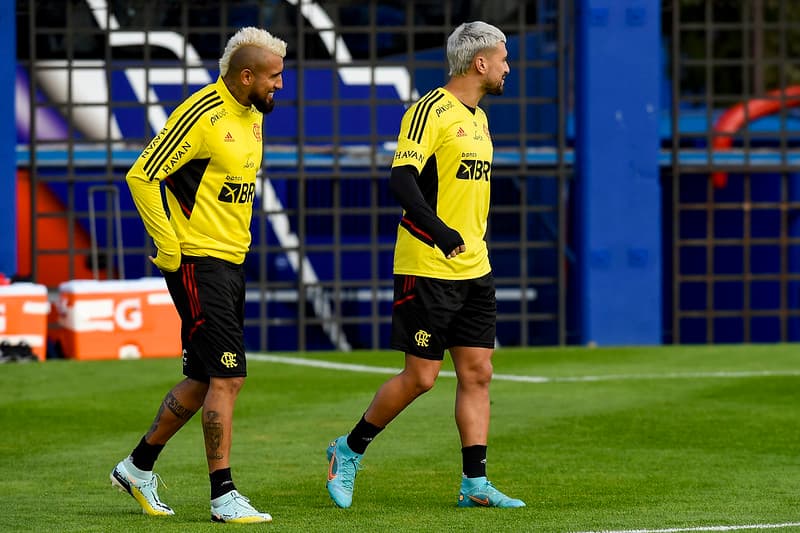 Arrascaeta e Vidal treino do Flamengo