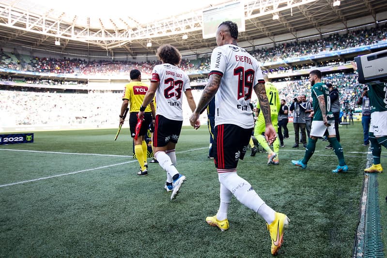 Entrada dos times no gramado do Allianz Parque