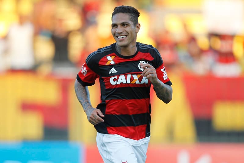 Paolo Guerrero jogando pelo Flamengo em 2016.