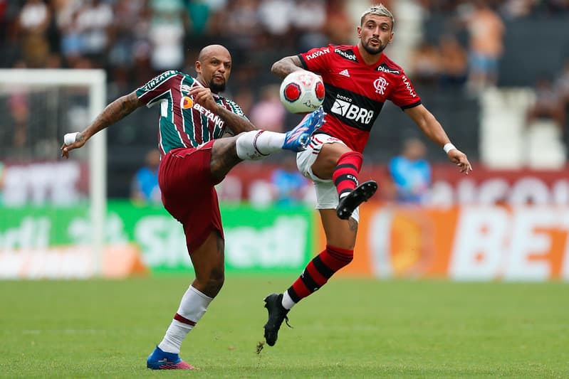 Felipe Melo marca Arrascaeta em Flamengo x Fluminense