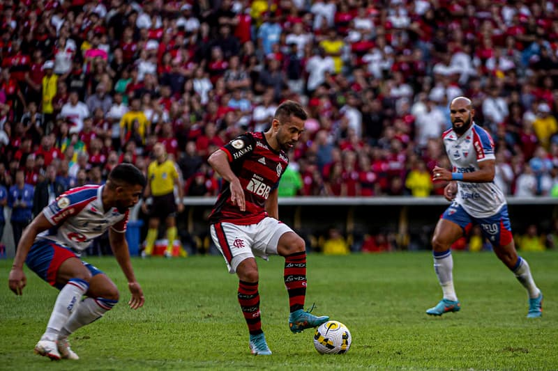 Everton Ribeiro no jogo Flamengo x Fortaleza