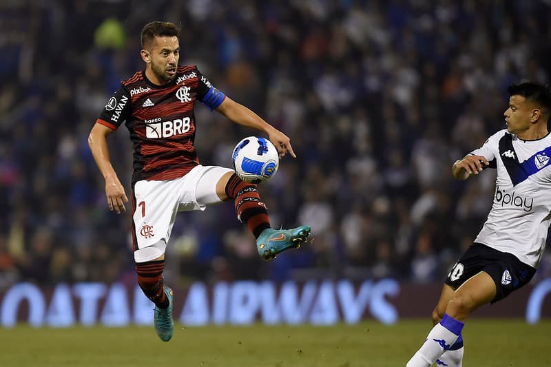 Everton Ribeiro em Flamengo x Vélez