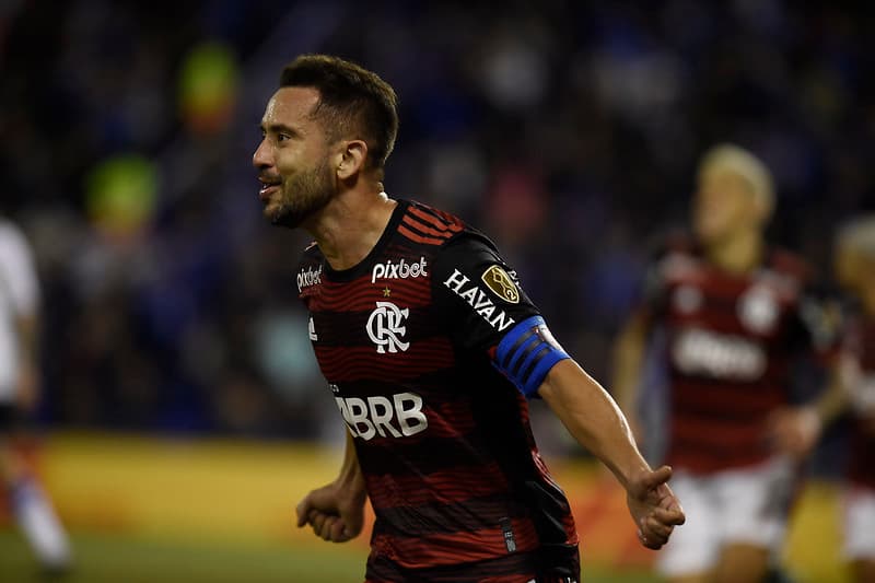 Everton Ribeiro comemora gol pelo Flamengo na Libertadores