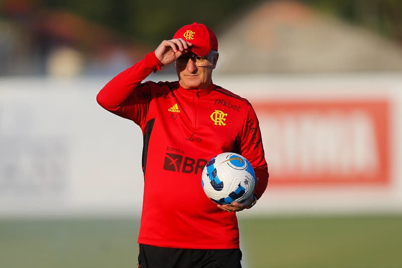 Técnico Dorival Junior no treino do Flamengo