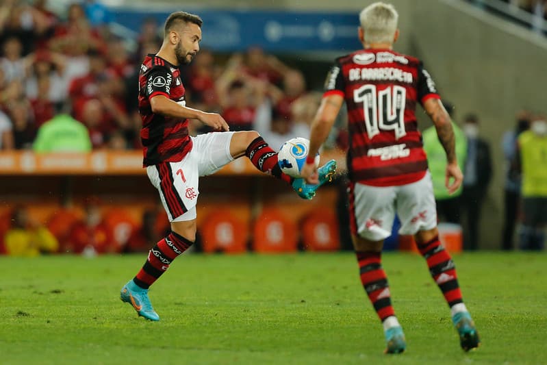 Everton Ribeiro e Arrascaeta em Flamengo x Vélez na Libertadores