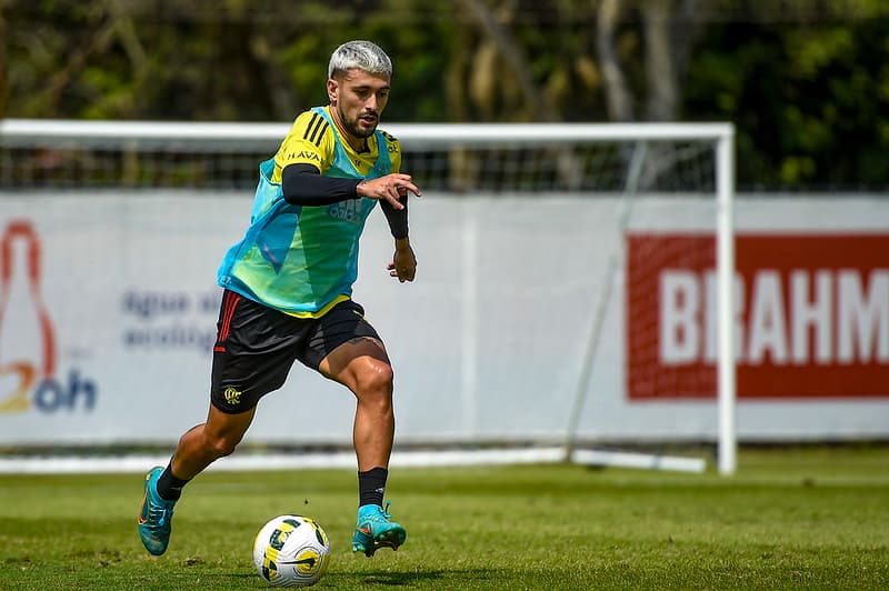 Arrasceta no treino do Flamengo
