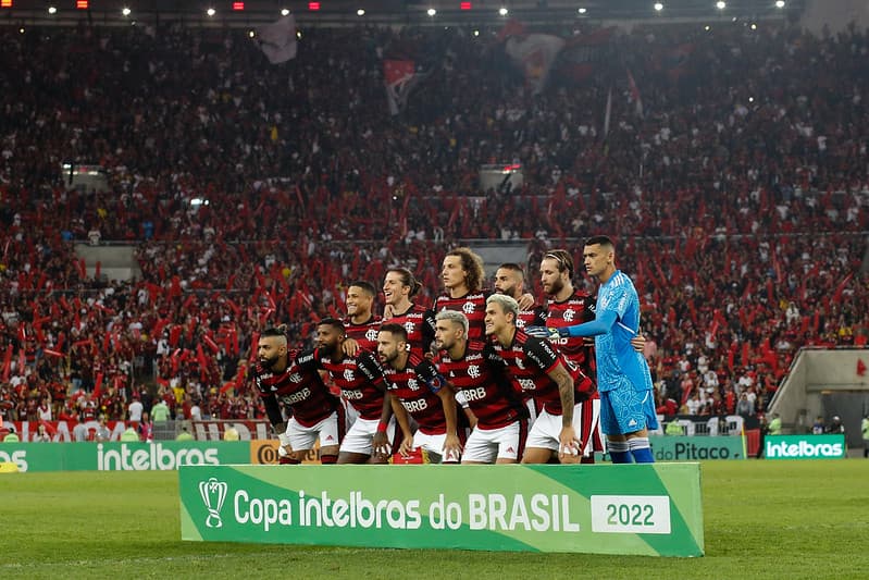 Time titular do Flamengo posando para foto